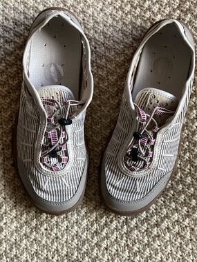 Columbia Beige and Pink Accent Casual Slip-On